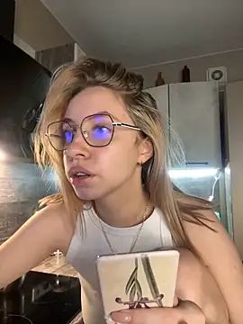 Kitty Katrine online show from December 2025 02:45:02 PM