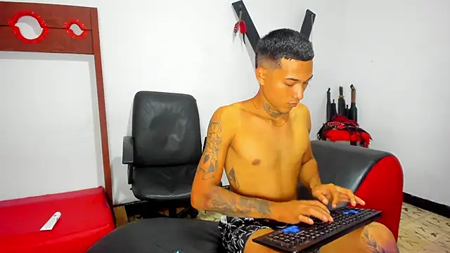 Hana and Zeta online show from March 2025 12:13:01 PM