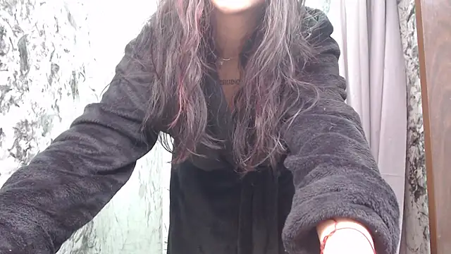 pettit courtny online show from February 2025 10:39:01 PM