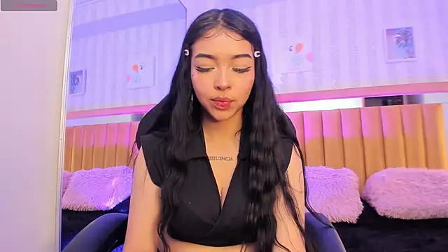 pettit courtny online show from October 2025 08:38:02 PM