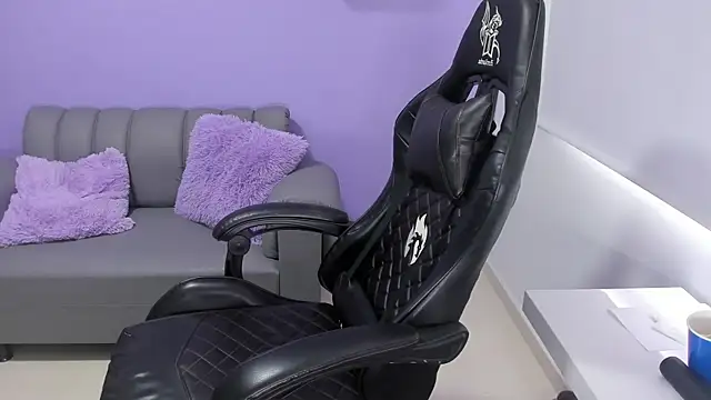 boomsar01 online show from December 2024 08:43:01 PM