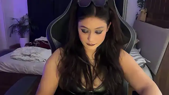 Snapshot of GoddessAnna chatting on May 2026 05:32:01 PM GoddessAnna online show from May 2026 05:32:01 PM