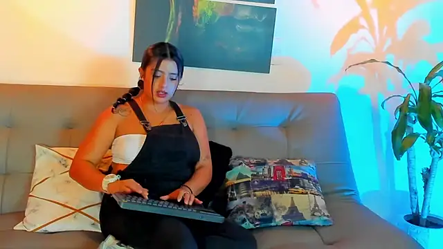 Snapshot of karla_999 chatting on February 2025 11:38:02 PM karla 999 online show from February 2025 11:38:02 PM