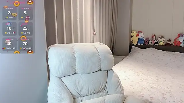 qiqi-666 online show from September 2025 08:42:02 AM