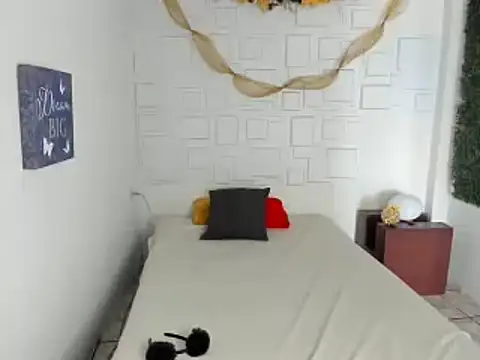 mila cinnamon online show from December 2024 02:01:01 PM