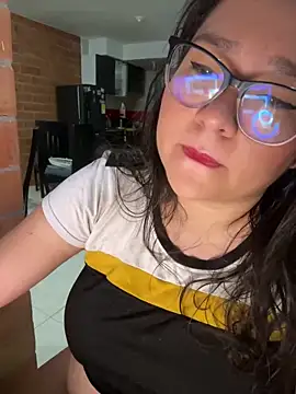 CinnamonCookiez online show from December 2024 03:25:02 AM