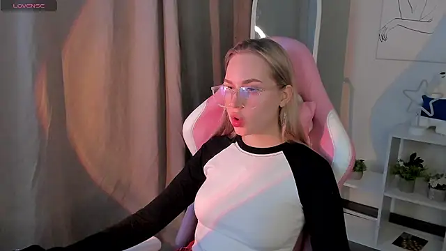 Carol  Cox online show from March 2025 10:21:02 PM