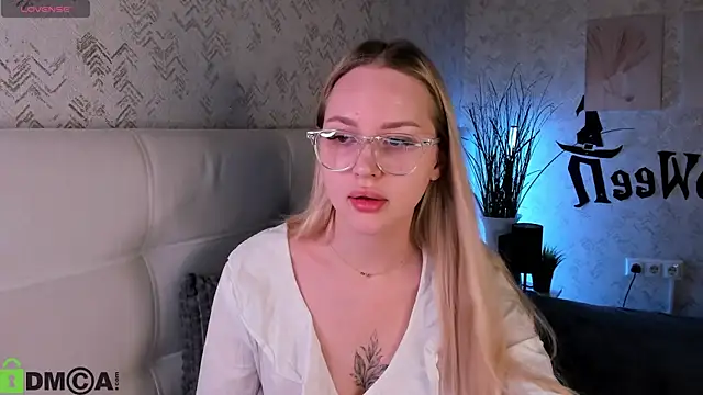 Carol  Cox online show from October 2025 11:49:01 PM