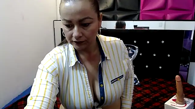 ScarletGlow1 online show from January 2025 05:35:02 PM