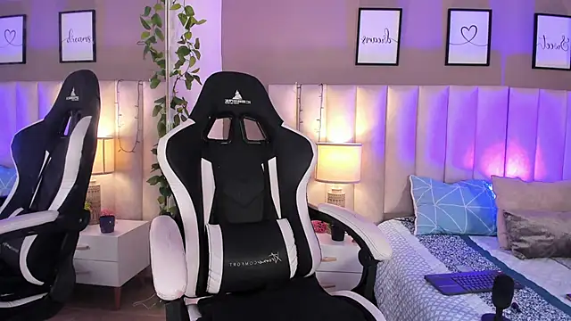 dayanne07 online show from October 2025 10:18:01 PM