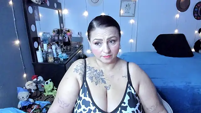 Ivonnee   online show from October 2025 10:49:02 AM