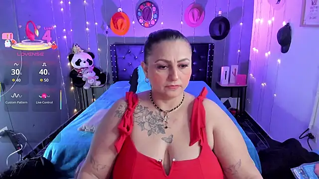 Ivonnee   online show from December 2025 04:00:02 AM