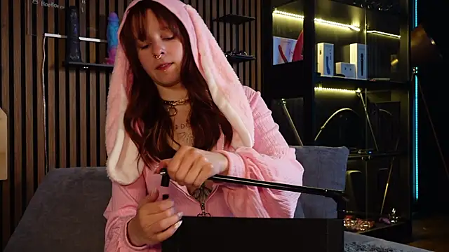 Izzy Inked online show from April 2026 12:25:01 PM