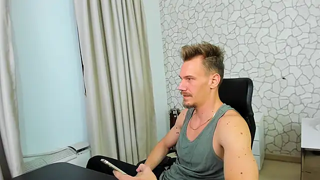 MateoBenjaminX online show from February 2025 06:53:01 PM