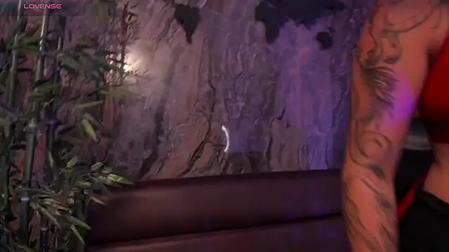 Alahia Dangelo online show from November 2025 05:33:02 PM