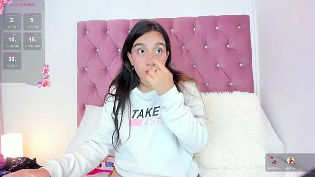 Snapshot of KiraSmitt chatting on December 2024 04:02:02 AM KiraSmitt online show from December 2024 04:02:02 AM