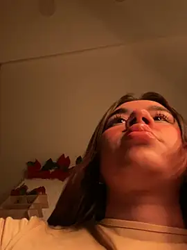 Snapshot of Im_Valen_Cute chatting on May 2026 03:58:01 AM Im Valen Cute online show from May 2026 03:58:01 AM