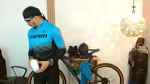 Reiko 85  online show from November 2025 02:31:02 PM