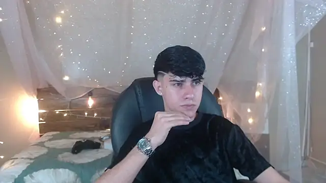 Dyla n18 online show from January 2025 11:26:01 PM