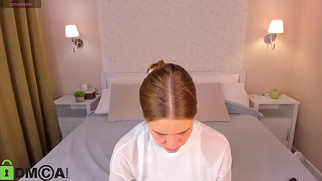 Jennifer Wadee online show from April 2026 11:24:02 PM