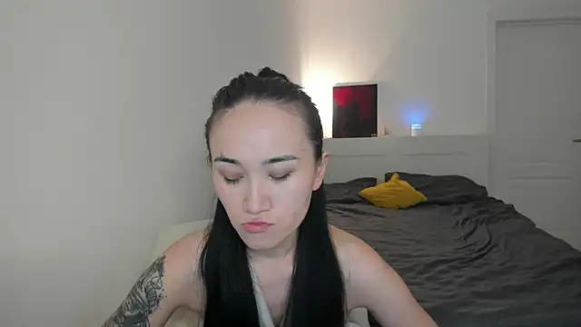 aenie online show from October 2025 12:51:01 PM