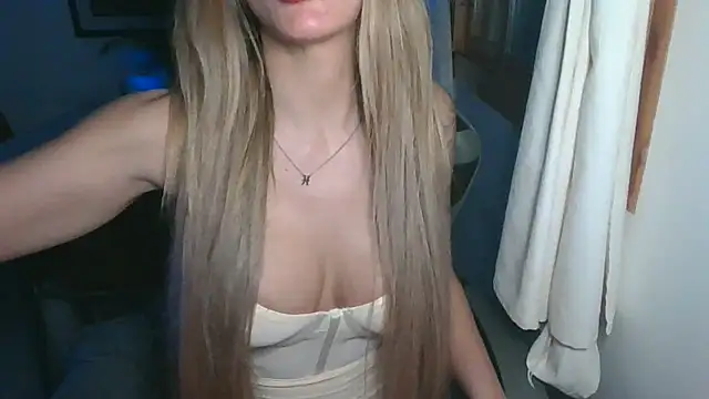 Snapshot of EternaCharlotteXXX chatting on February 2026 01:53:02 AM EternaCharlotteXXX online show from February 2026 01:53:02 AM