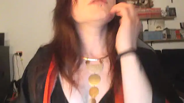 complicata mente online show from December 2024 10:04:01 PM