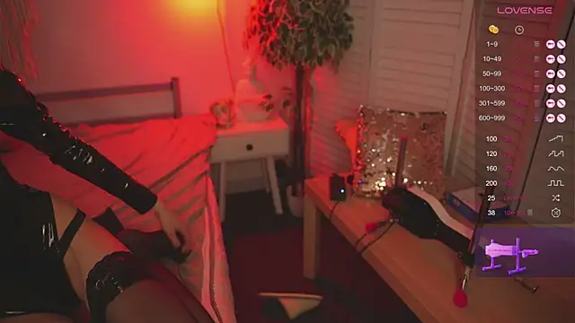 Snapshot of Devilsss_toy chatting on March 2025 03:38:02 PM Devilsss toy online show from March 2025 03:38:02 PM