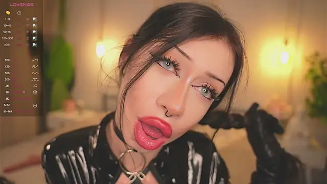 Snapshot of Devilsss_toy chatting on October 2025 03:54:01 PM Devilsss toy online show from October 2025 03:54:01 PM