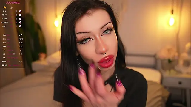 Snapshot of Devilsss_toy chatting on November 2025 03:43:02 PM Devilsss toy online show from November 2025 03:43:02 PM