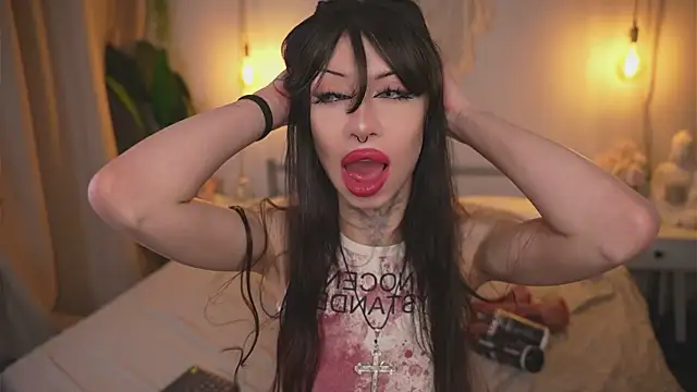 Snapshot of Devilsss_toy chatting on November 2025 04:38:01 PM Devilsss toy online show from November 2025 04:38:01 PM