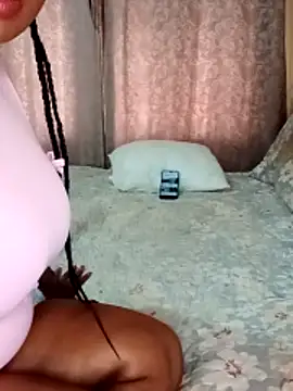 Snapshot of Luciouslips00 chatting on December 2025 06:29:02 AM Luciouslips00 online show from December 2025 06:29:02 AM