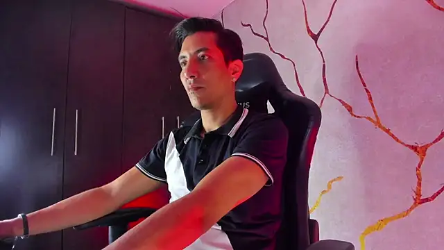 Snapshot of EdwardVlad chatting on December 2024 07:49:02 PM EdwardVlad online show from December 2024 07:49:02 PM