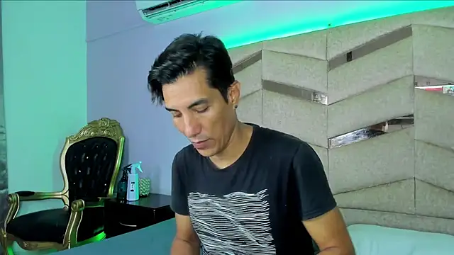 Snapshot of EdwardVlad chatting on December 2024 07:35:01 PM EdwardVlad online show from December 2024 07:35:01 PM