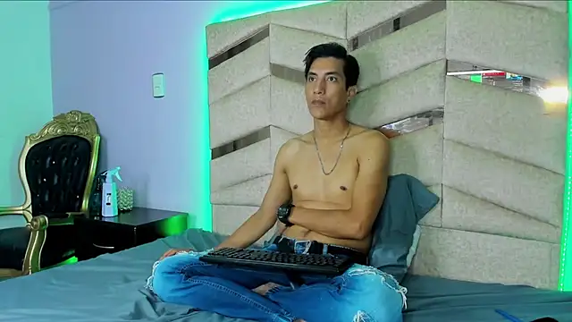 Snapshot of EdwardVlad chatting on December 2024 10:37:01 PM EdwardVlad online show from December 2024 10:37:01 PM