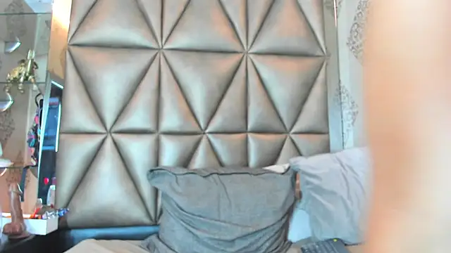 Corina Taylor  online show from October 2025 11:52:02 AM