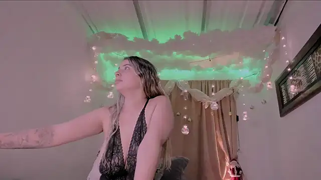 Snapshot of Lauu_G chatting on December 2024 03:39:01 AM Lauu G online show from December 2024 03:39:01 AM