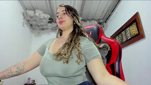 Snapshot of Lauu_G chatting on December 2025 04:31:02 AM Lauu G online show from December 2025 04:31:02 AM