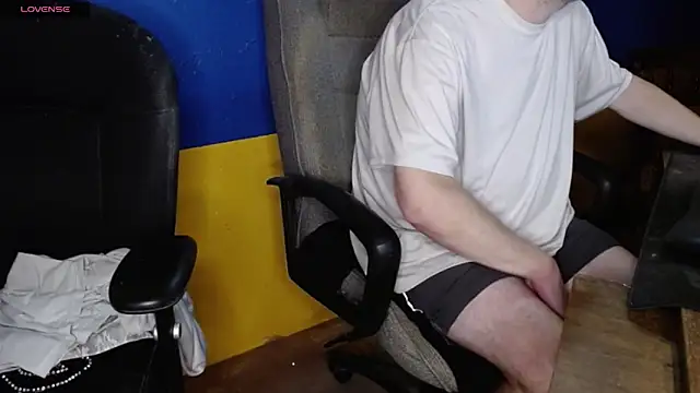 shyhuskyguy online show from December 2025 05:05:01 AM