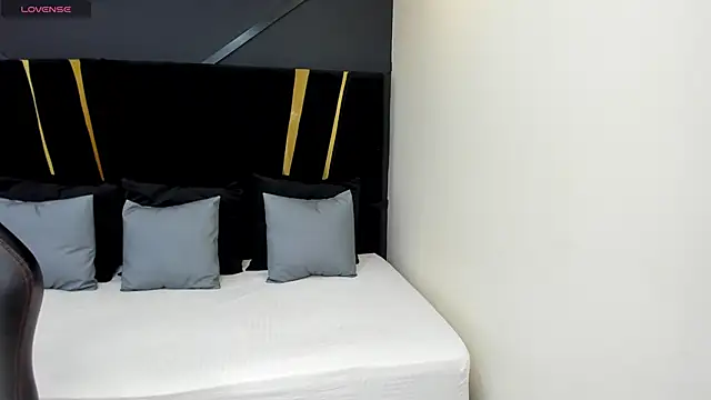 emilie xx  online show from December 2024 04:58:01 PM