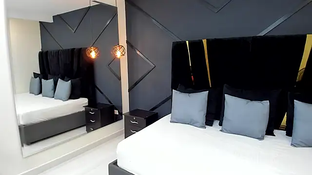 emilie xx  online show from December 2024 05:04:02 PM