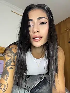 Snapshot of emilie_xx_ chatting on May 2026 03:35:02 AM emilie xx online show from May 2026 03:35:02 AM