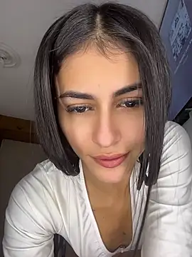 Snapshot of emilie_xx_ chatting on June 2026 02:33:01 PM emilie xx online show from June 2026 02:33:01 PM