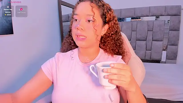 zulyjones online show from October 2025 12:37:01 PM