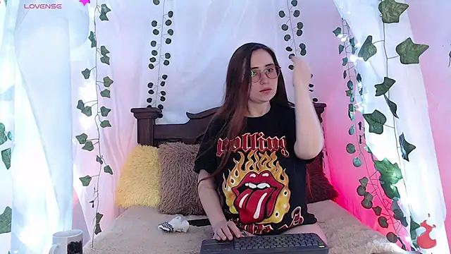 Snapshot of centaurigirl chatting on February 2025 05:56:02 AM centaurigirl online show from February 2025 05:56:02 AM