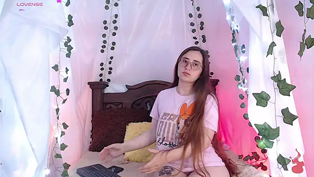 Snapshot of centaurigirl chatting on February 2025 04:38:02 AM centaurigirl online show from February 2025 04:38:02 AM