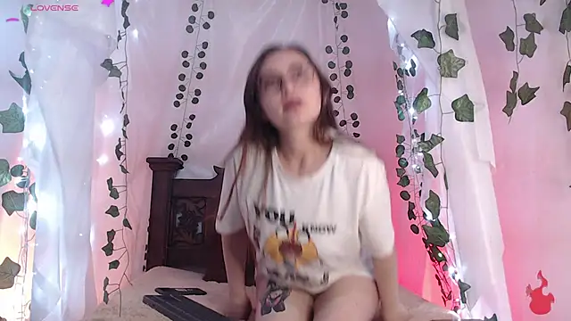 Snapshot of centaurigirl chatting on March 2025 02:15:02 AM centaurigirl online show from March 2025 02:15:02 AM