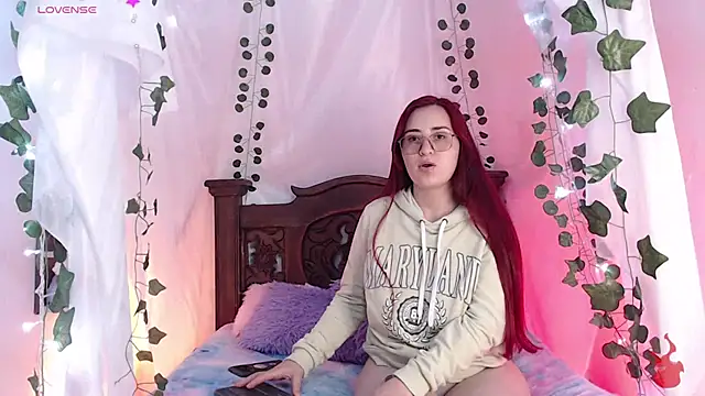 Snapshot of centaurigirl chatting on March 2025 01:54:01 AM centaurigirl online show from March 2025 01:54:01 AM