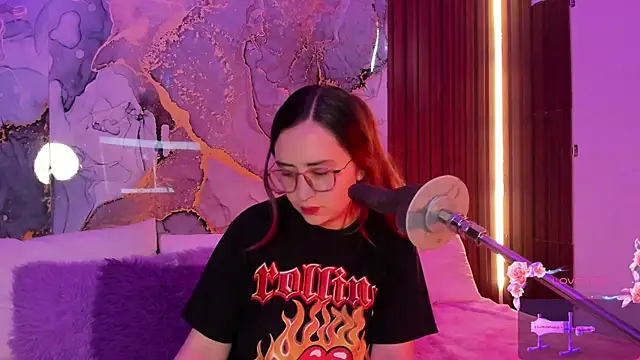 Snapshot of centaurigirl chatting on November 2025 04:28:02 PM centaurigirl online show from November 2025 04:28:02 PM