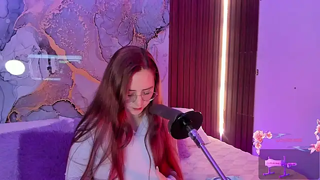 Snapshot of centaurigirl chatting on January 2026 05:01:01 AM centaurigirl online show from January 2026 05:01:01 AM